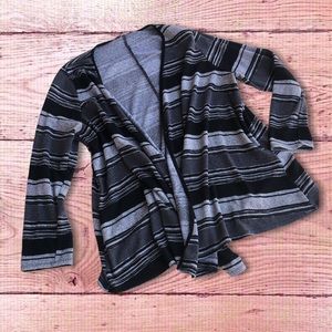 2/$20 sale! SJS 1X grey & black cardigan